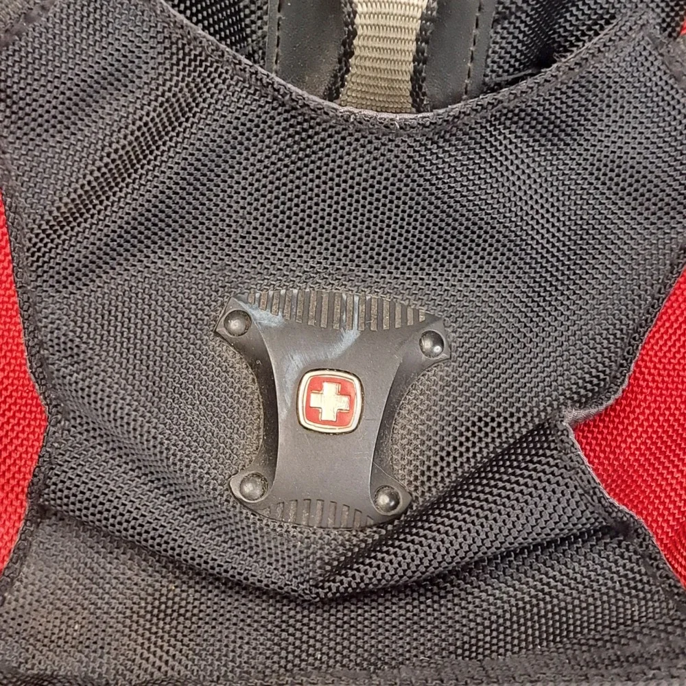 SwissGear Maxxum Black Red Laptop Travel Backpack Heavy Duty Padded Media Pocket